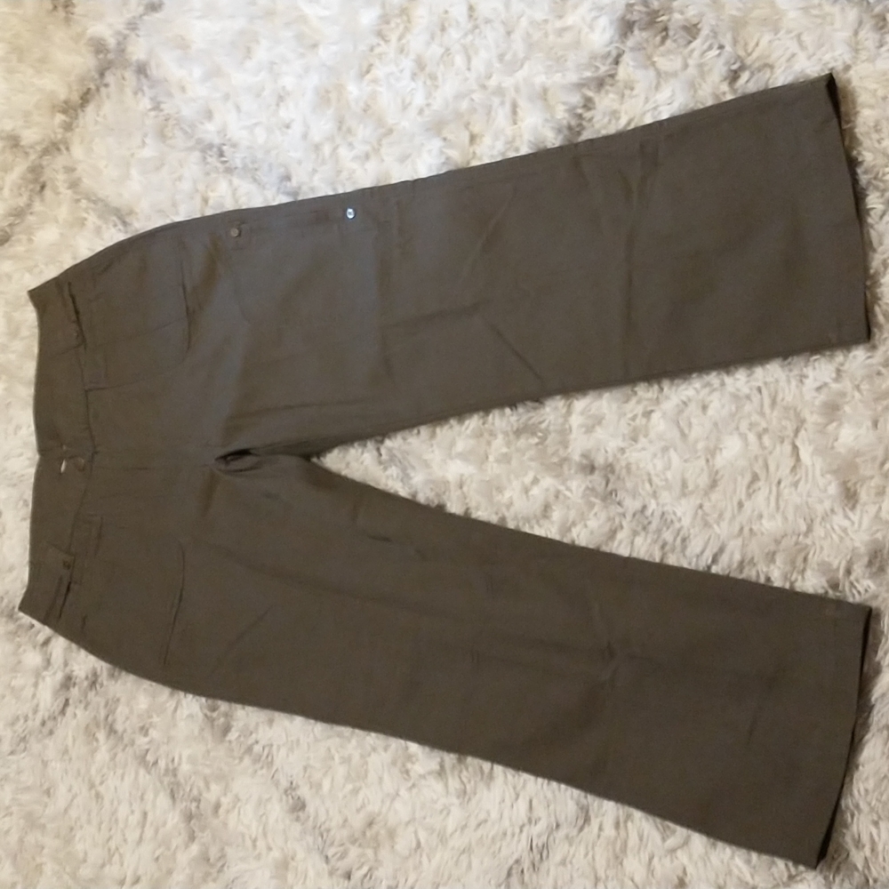 Woolrich women's size 8 cotton cargo style pants in hickory color